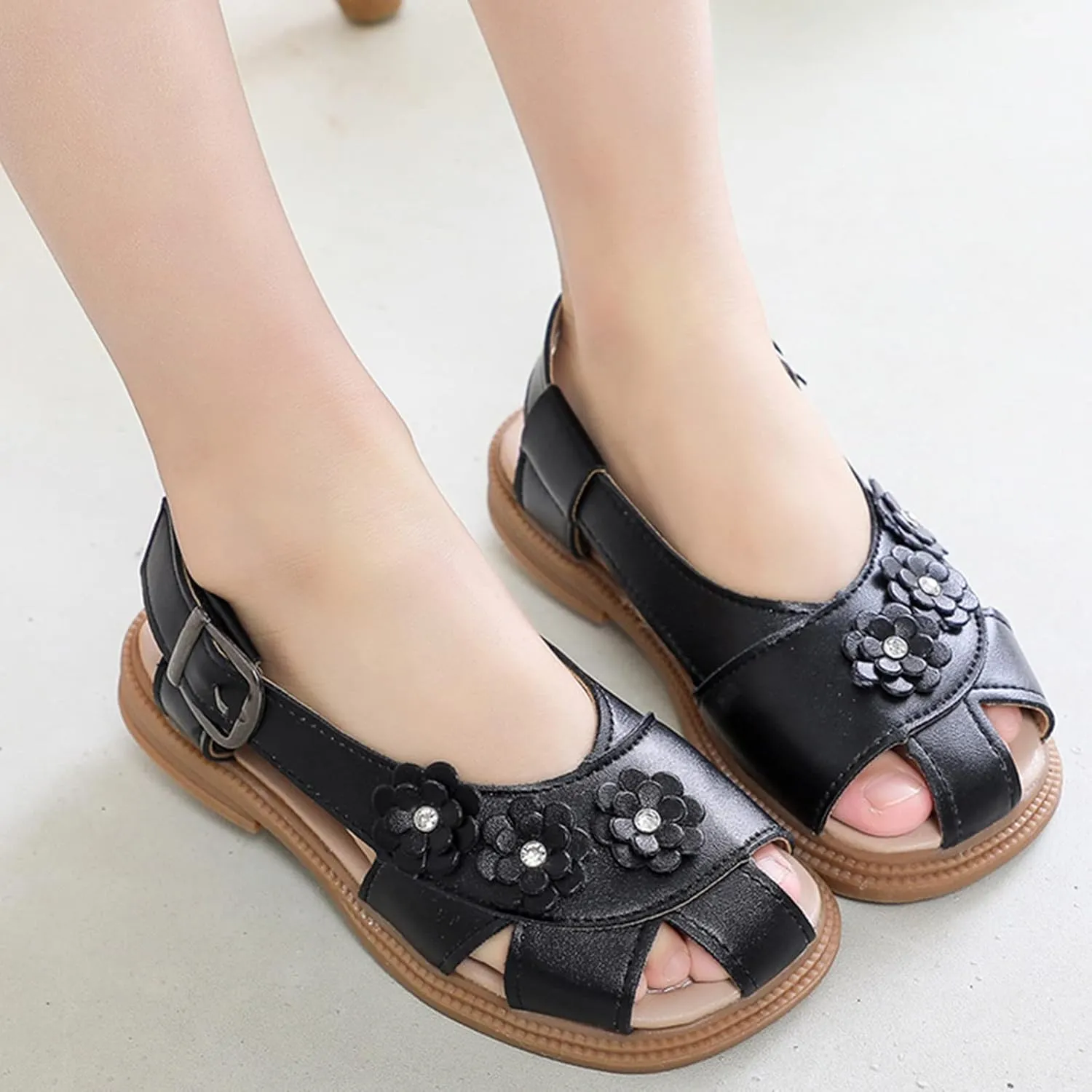 Girls Flower Hollow Beach Shoes 2025 Stylish Kids Lightweight Soft Sole Slip On Buckle Girls Slippers Toddler Shoes
