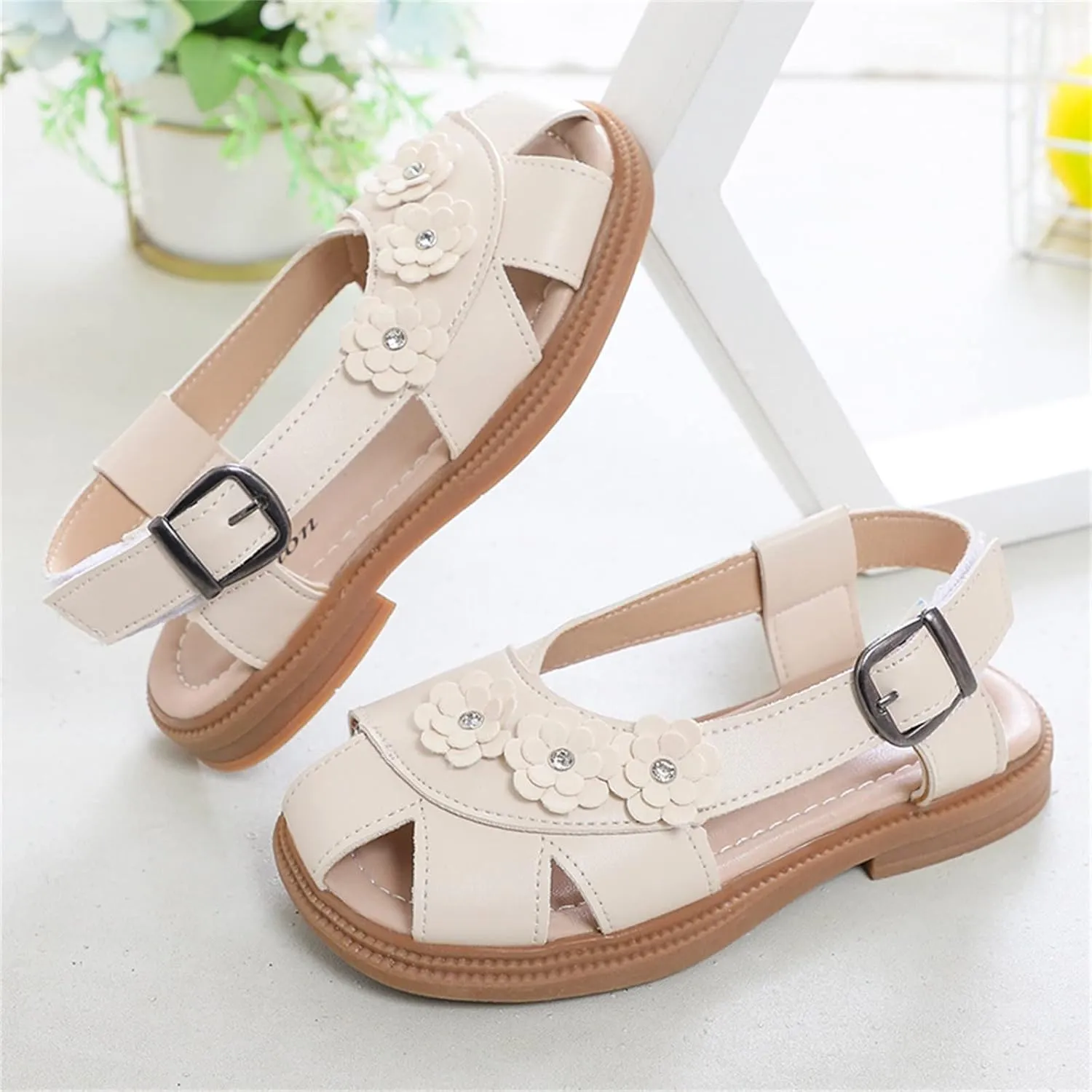 Girls Flower Hollow Beach Shoes 2025 Stylish Kids Lightweight Soft Sole Slip On Buckle Girls Slippers Toddler Shoes