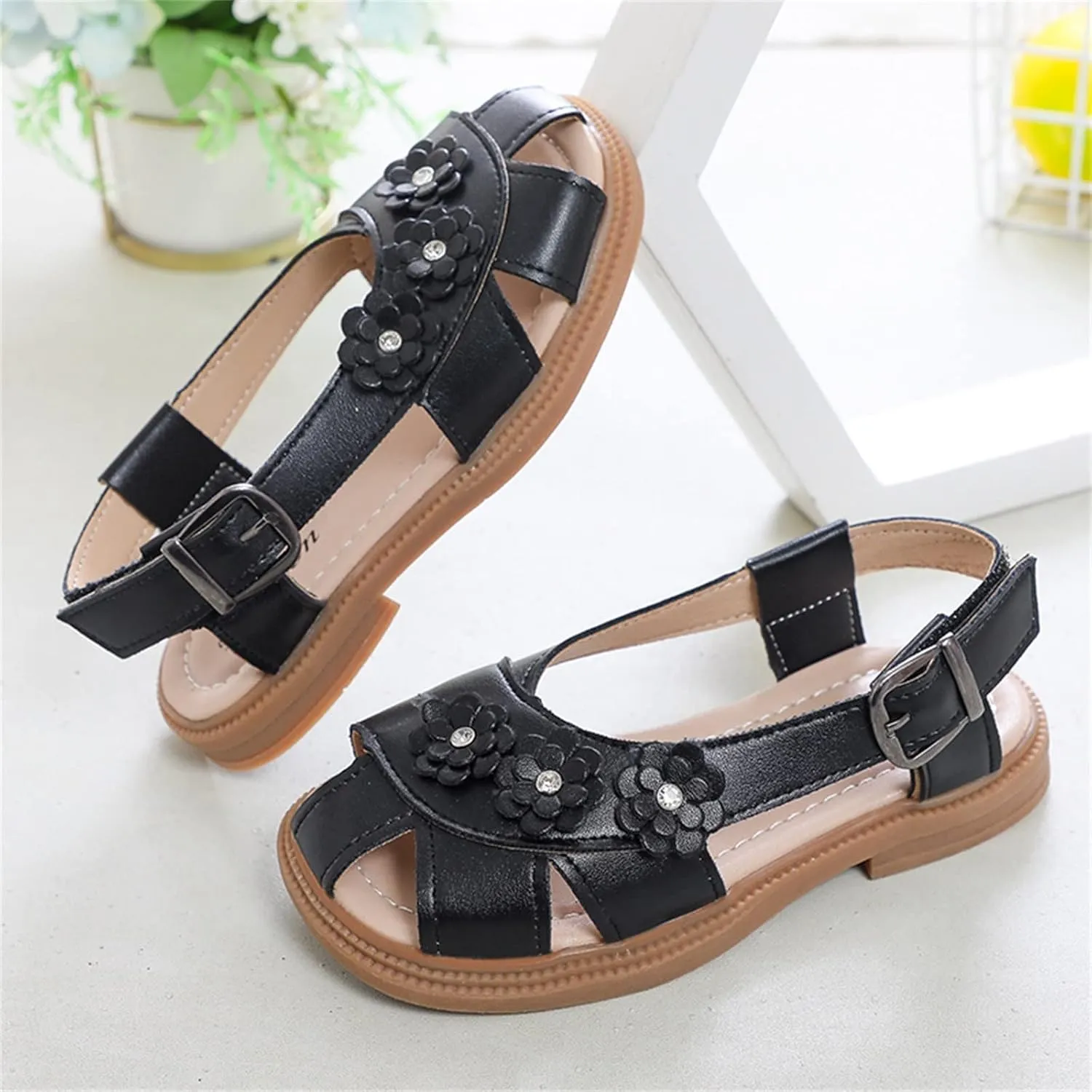 Girls Flower Hollow Beach Shoes 2025 Stylish Kids Lightweight Soft Sole Slip On Buckle Girls Slippers Toddler Shoes
