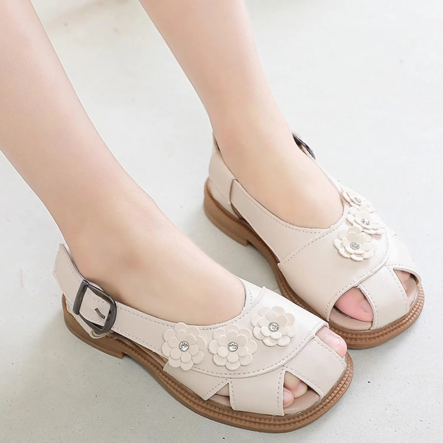 Girls Flower Hollow Beach Shoes 2025 Stylish Kids Lightweight Soft Sole Slip On Buckle Girls Slippers Toddler Shoes