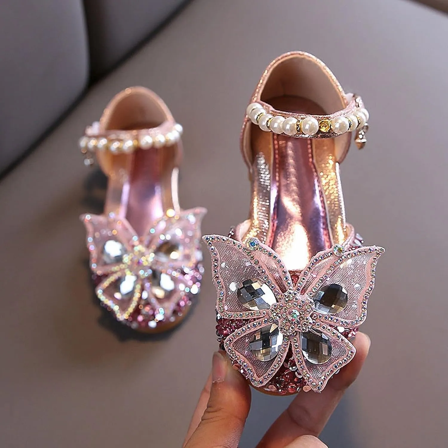 Girls rystal Butterfly Princess Dress Shoes 2025 Stylish Rhinestone Bridesmaids Sandals Kids Mary Jane Ballerinas