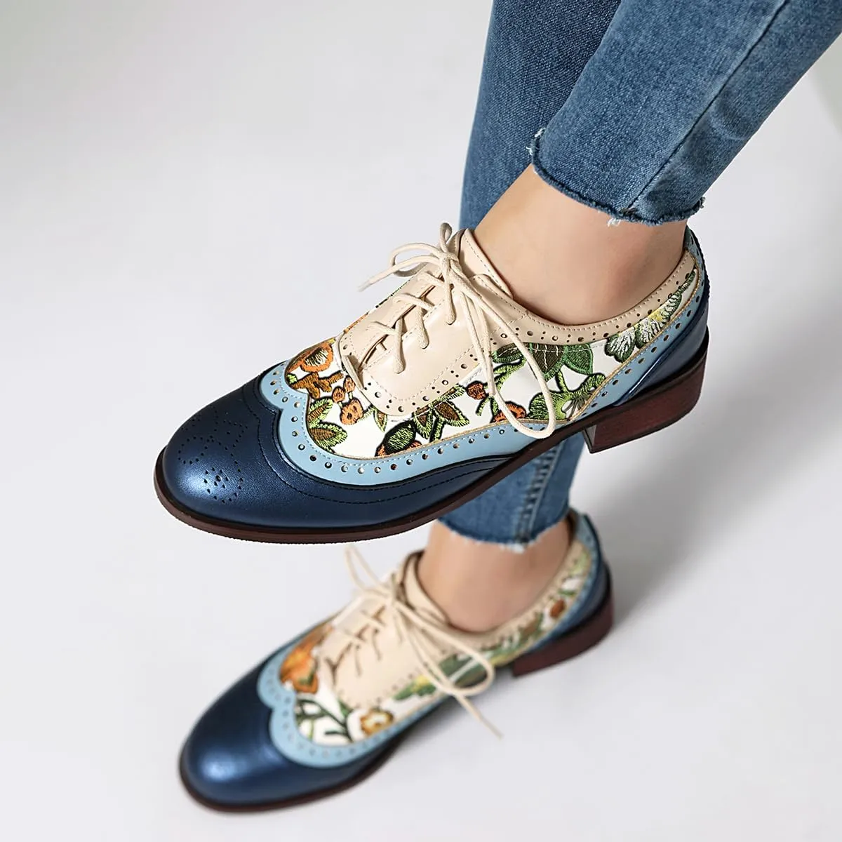 Women's Elegant Almond Toe Oxford Shoes with Floral Print Detailing Block Heel Lace-Up Casual Party Evening Dress Shoes for Women Ladies Girls